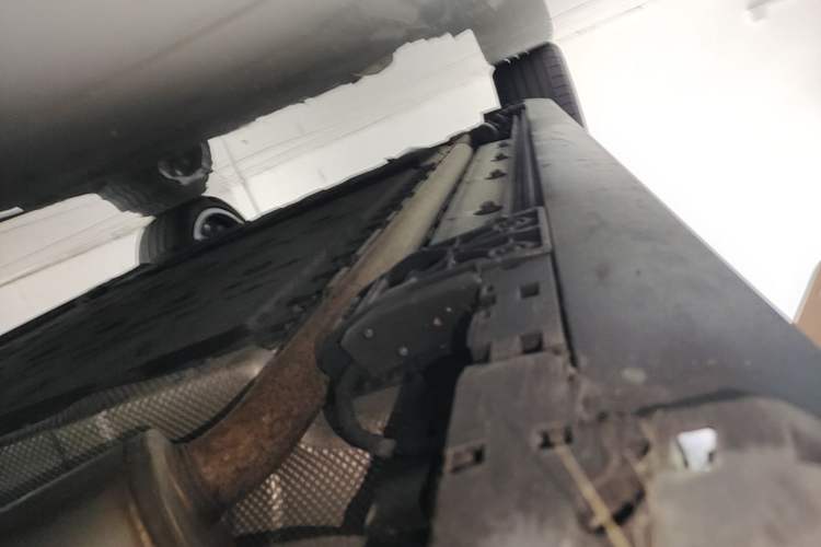 Used Hima AITO M9 2024 Range-Extended Ultra Version 42 kWh 6-Seater Model Right Side Sill