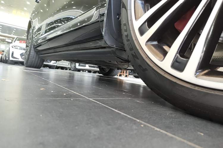 Used Hima AITO M9 2024 Range-Extended Ultra Version 42 kWh 6-Seater Model Right Side Sill