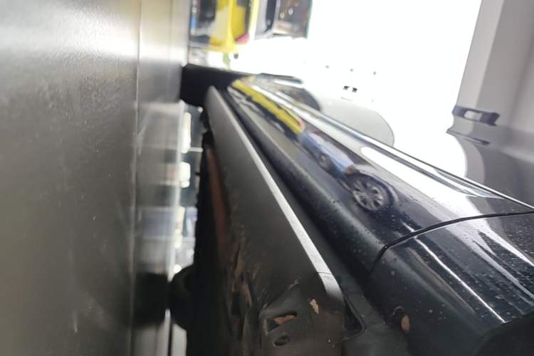 Used Hima AITO M9 2024 Range-Extended Ultra Version 42 kWh 6-Seater Model Right Side Sill