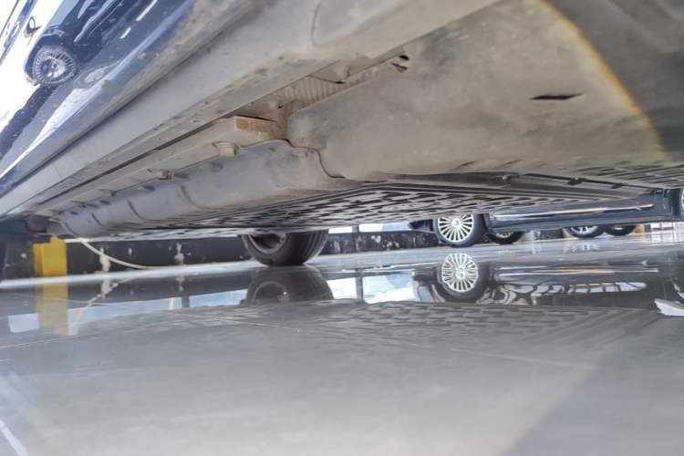 Used Hima AITO M9 2024 Range-Extended Max Edition 42 kWh 6-Seater Version Right Side Sill