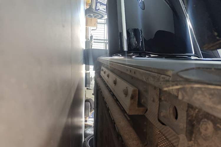 Used Hima AITO M9 2024 Range-Extended Ultra Version 42 kWh 6-Seater Model Right Side Sill