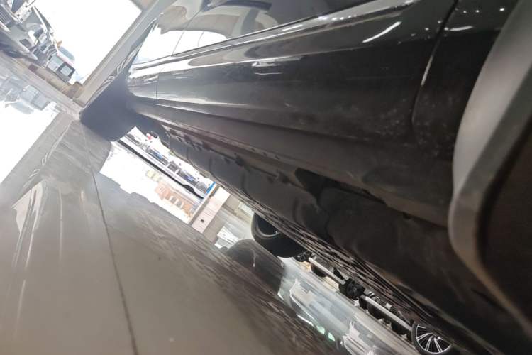 Used Hima AITO M9 2024 Range-Extended Ultra Version 42 kWh 6-Seater Model Right Side Sill