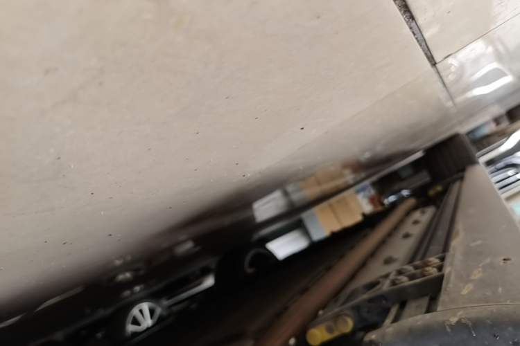 Used Hima AITO M9 2024 Range-Extended Ultra Version 42 kWh 6-Seater Model Right Side Sill