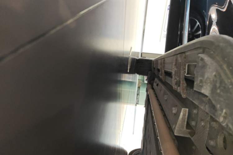 Used Hima AITO M9 2024 Range-Extended Ultra Version 42 kWh 6-Seater Model Right Side Sill