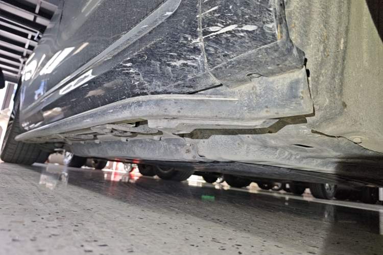 Used Hima AITO M9 2024 Range-Extended Max Edition 42 kWh 6-Seater Version Right Side Sill