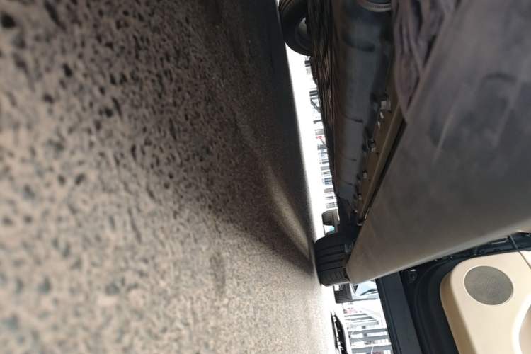 Used Hima AITO M9 2024 Range-Extended Ultra Version 42 kWh 6-Seater Model Right Side Sill