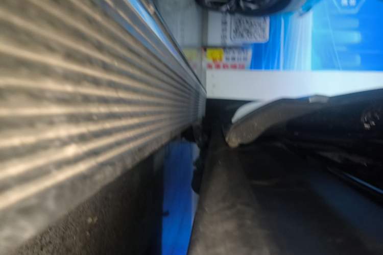 Used Hima AITO M9 2024 Range-Extended Max Edition 42 kWh 6-Seater Version Right Side Sill