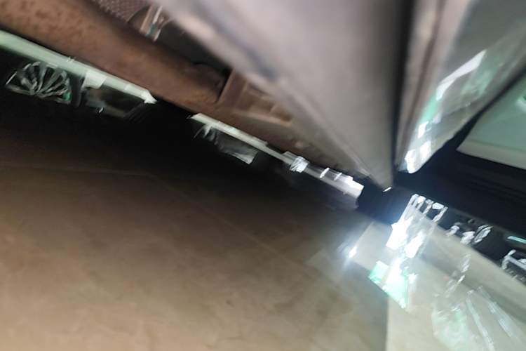 Used Hima AITO M9 2024 Range-Extended Ultra Version 42 kWh 6-Seater Model Right Side Sill