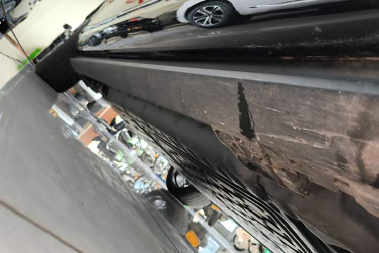 Used Hima AITO M9 2024 Range-Extended Ultra Version 52 kWh 5-Seater Model Right Side Sill