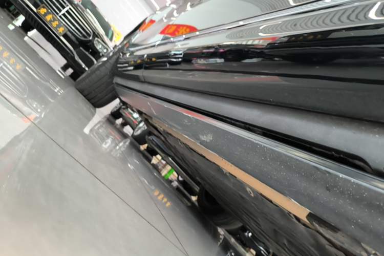 Used Hima AITO M9 2024 Range-Extended Ultra Version 52 kWh 6-Seater Model Right Side Sill