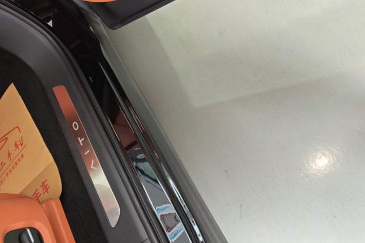 Used Hima AITO M9 2024 All-Electric Max Version 100 kWh 6-Seater Right Side Sill