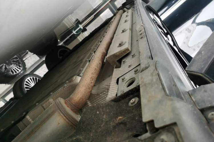 Used Hima AITO M9 2024 Range-Extended Max Edition 52 kWh 6-Seater Version Right Side Sill