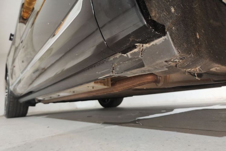 Used Hima AITO M9 2024 Range-Extended Ultra Version 42 kWh 6-Seater Model Right Side Sill