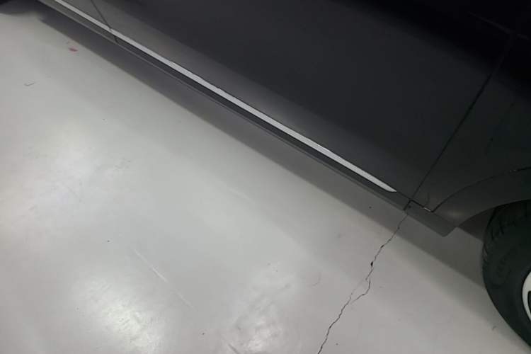 Used Hima AITO M9 2024 Range-Extended Ultra Version 42 kWh 6-Seater Model Right Side Sill