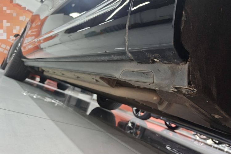 Used Hima AITO M9 2024 Range-Extended Ultra Version 52 kWh 6-Seater Model Right Side Sill