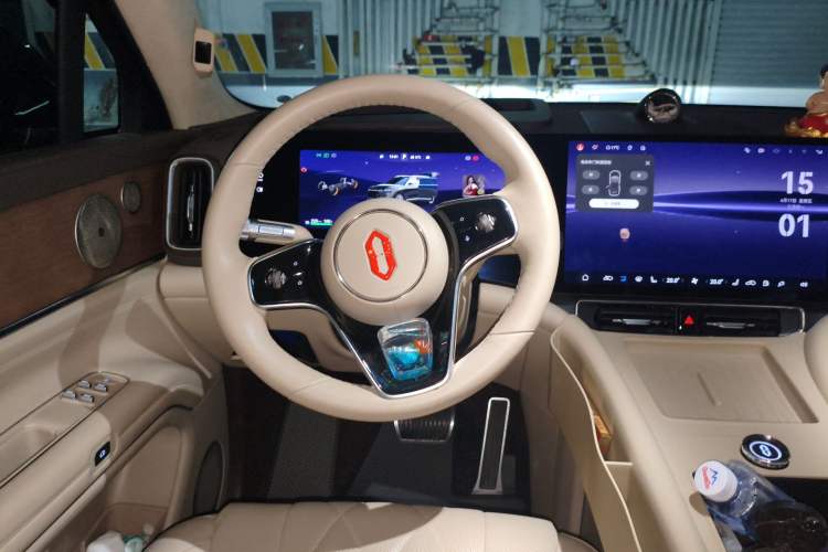 Used Hima AITO M9 2024 Range-Extended Ultra Version 42 kWh 6-Seater Model Steering Wheel
