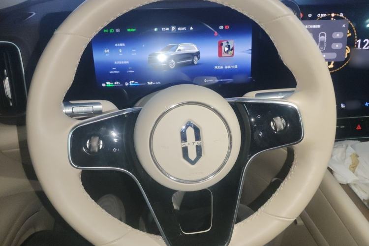 Used Hima AITO M9 2024 Range-Extended Ultra Version 42 kWh 6-Seater Model Steering Wheel