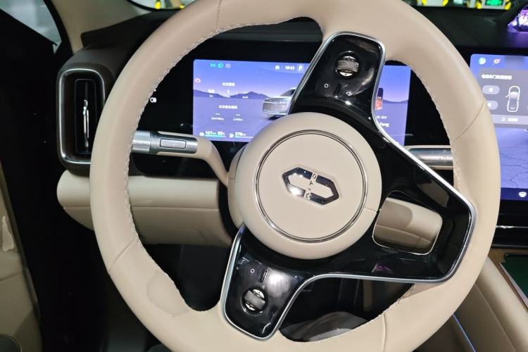 Used Hima AITO M9 2024 Range-Extended Ultra Version 42 kWh 6-Seater Model Steering Wheel