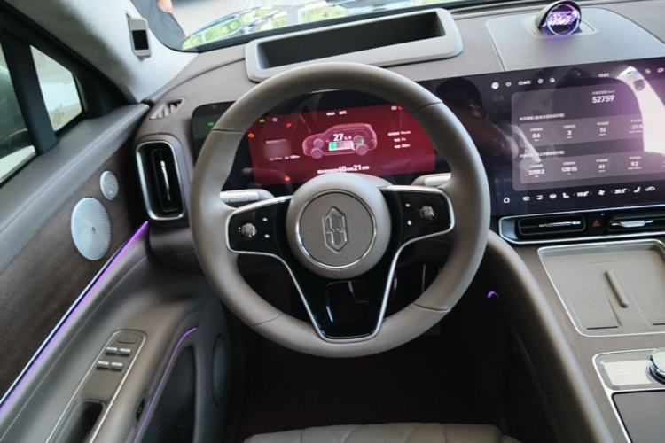 Used Hima AITO M9 2024 Range-Extended Ultra Version 52 kWh 6-Seater Model Steering Wheel