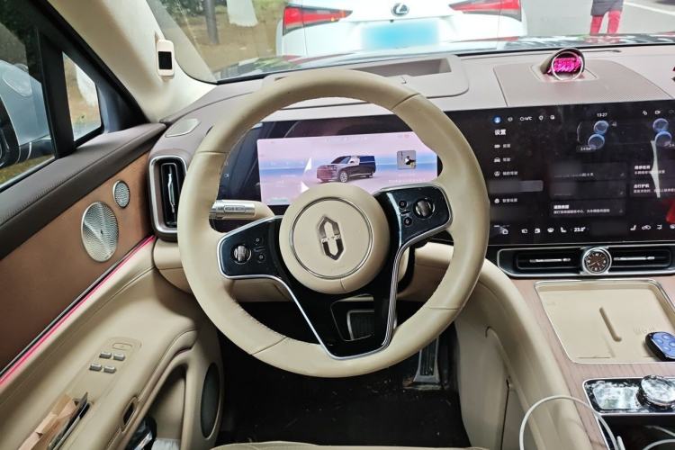 Used Hima AITO M9 2024 Range-Extended Ultra Version 52 kWh 6-Seater Model Steering Wheel