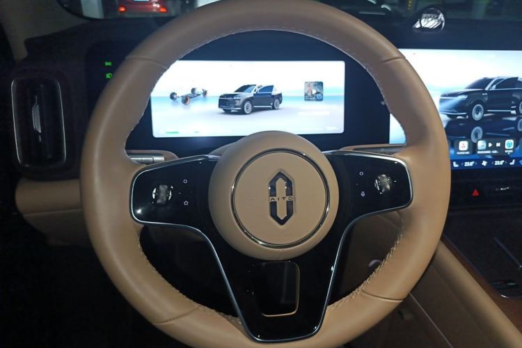 Used Hima AITO M9 2024 Range-Extended Ultra Version 52 kWh 6-Seater Model Steering Wheel