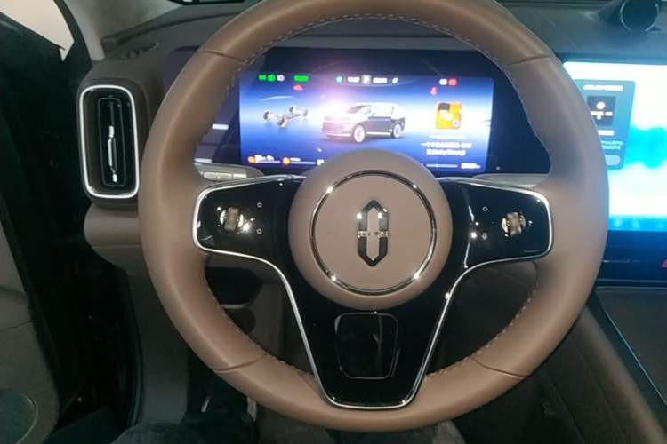 Used Hima AITO M9 2024 Range-Extended Ultra Version 52 kWh 5-Seater Model Steering Wheel