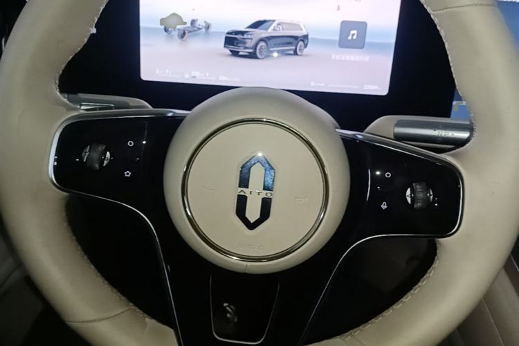 Used Hima AITO M9 2024 Range-Extended Ultra Version 42 kWh 6-Seater Model Steering Wheel
