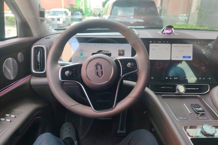 Used Hima AITO M9 2024 Range-Extended Ultra Version 52 kWh 5-Seater Model Steering Wheel