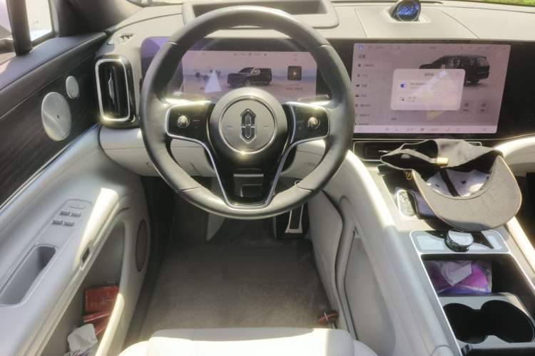 Used Hima AITO M9 2024 Range-Extended Ultra Version 42 kWh 6-Seater Model Steering Wheel