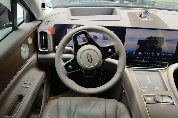 Used Hima AITO M9 2024 Range-Extended Ultra Version 52 kWh 6-Seater Model Steering Wheel