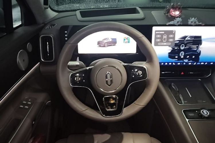 Used Hima AITO M9 2024 Range-Extended Ultra Version 52 kWh 5-Seater Model Steering Wheel