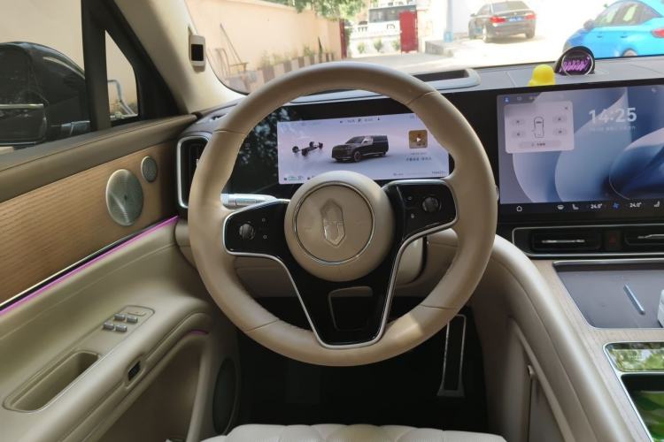 Used Hima AITO M9 2024 Range-Extended Ultra Version 42 kWh 6-Seater Model Steering Wheel