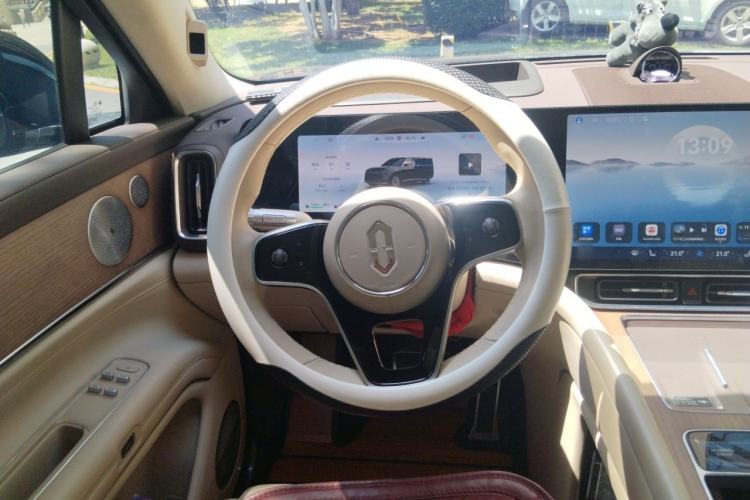 Used Hima AITO M9 2024 Range-Extended Ultra Version 42 kWh 6-Seater Model Steering Wheel