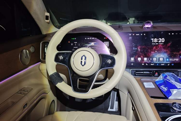 Used Hima AITO M9 2024 Range-Extended Ultra Version 52 kWh 6-Seater Model Steering Wheel