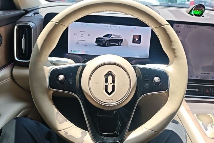 Used Hima AITO M9 2024 Range-Extended Ultra Version 42 kWh 6-Seater Model Steering Wheel