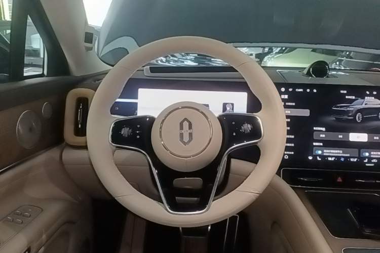 Used Hima AITO M9 2024 Range-Extended Ultra Version 42 kWh 6-Seater Model Steering Wheel
