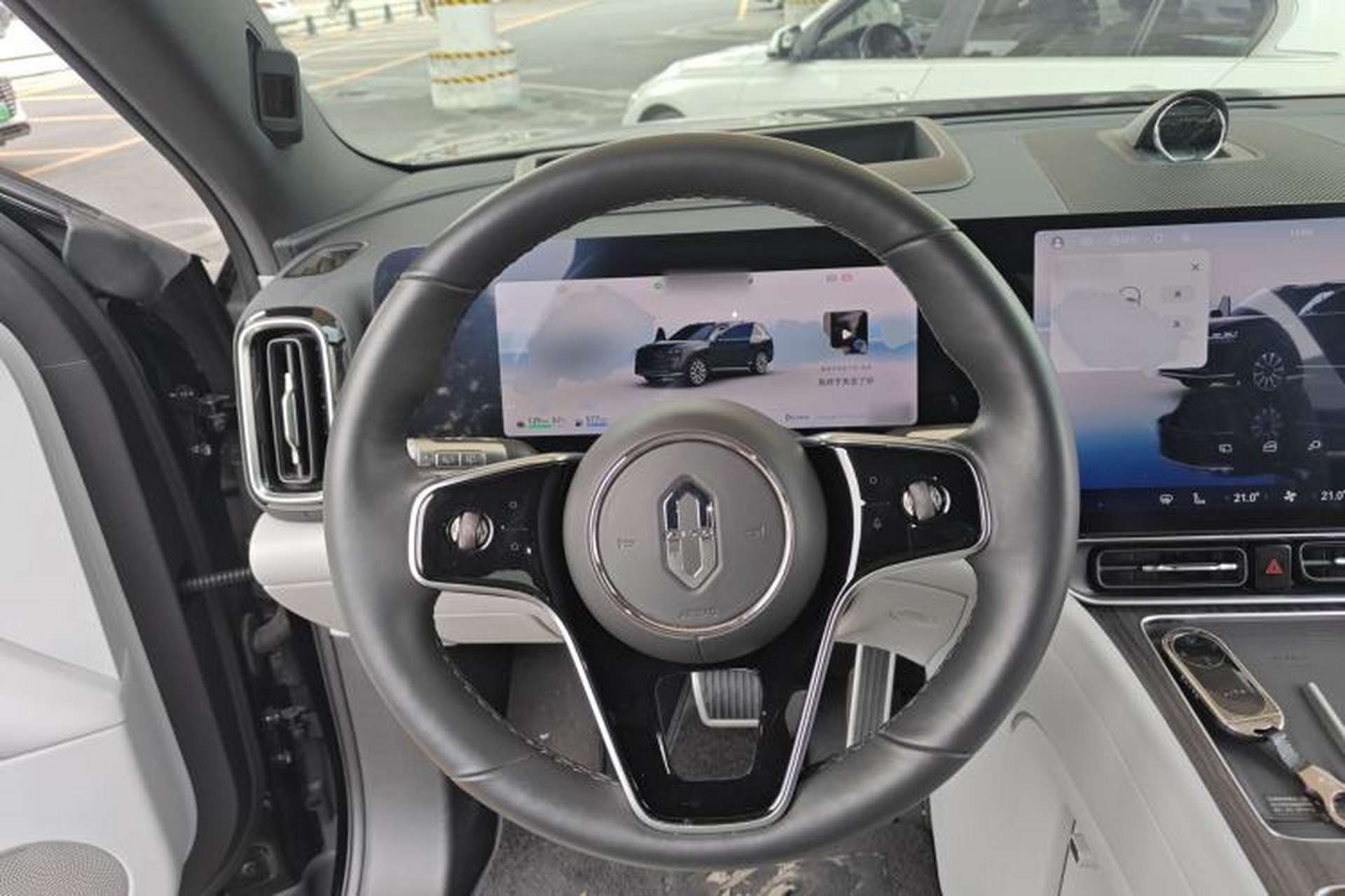 Used Hima AITO M9 2024 Range-Extended Ultra Version 42 kWh 6-Seater Model Steering Wheel