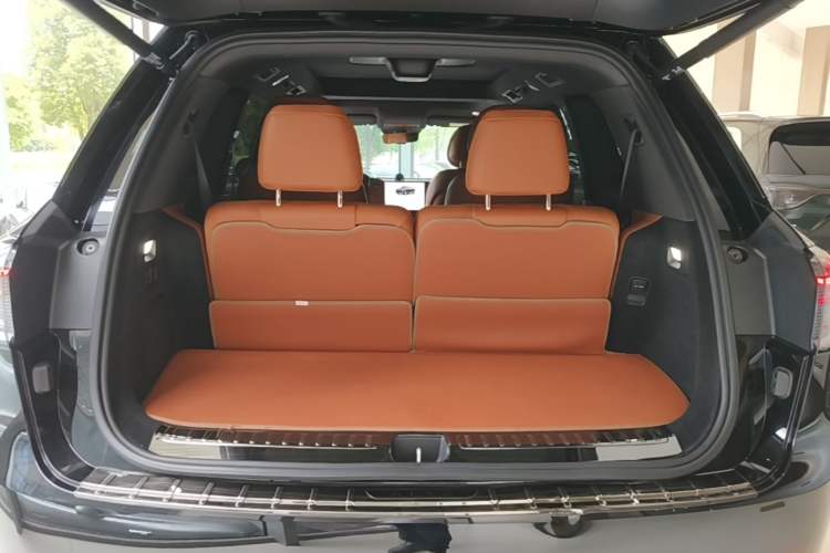 Used Hima AITO M9 2024 Range-Extended Ultra Version 42 kWh 6-Seater Model Trunk