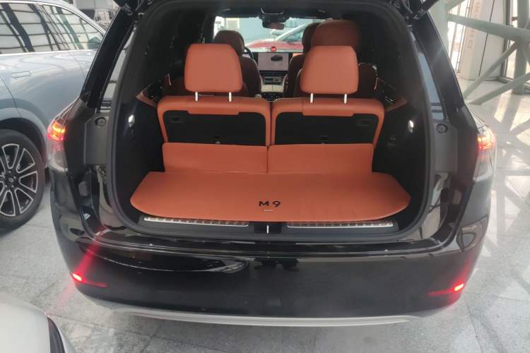Used Hima AITO M9 2024 Range-Extended Ultra Version 42 kWh 6-Seater Model Trunk