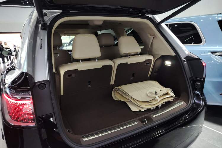Used Hima AITO M9 2024 All-Electric Ultra Version 100 kWh 6-Seater Model Trunk