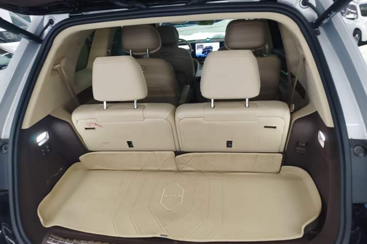 Used Hima AITO M9 2024 Range-Extended Ultra Version 42 kWh 6-Seater Model Trunk