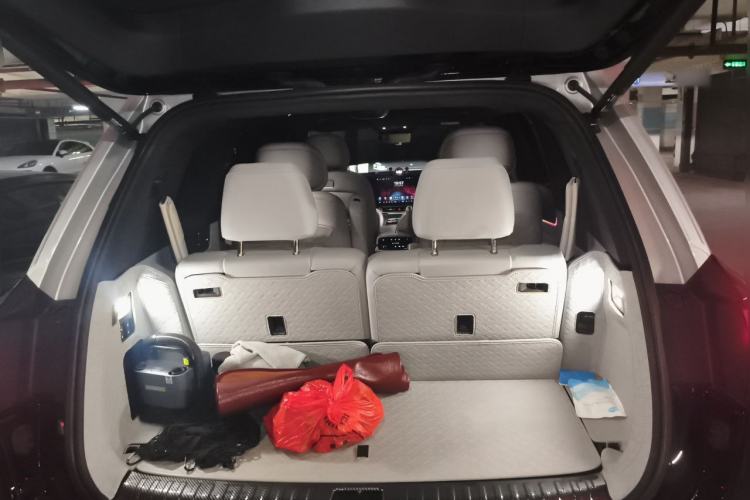 Used Hima AITO M9 2024 All-Electric Ultra Version 100 kWh 6-Seater Model Trunk
