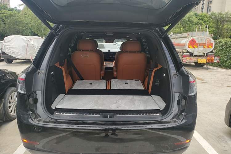 Used Hima AITO M9 2024 Range-Extended Ultra Version 42 kWh 6-Seater Model Trunk