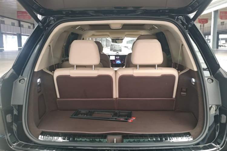 Used Hima AITO M9 2024 Range-Extended Ultra Version 42 kWh 6-Seater Model Trunk