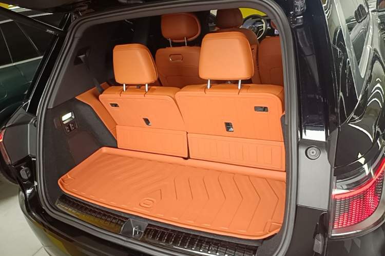 Used Hima AITO M9 2024 Range-Extended Ultra Version 42 kWh 6-Seater Model Trunk