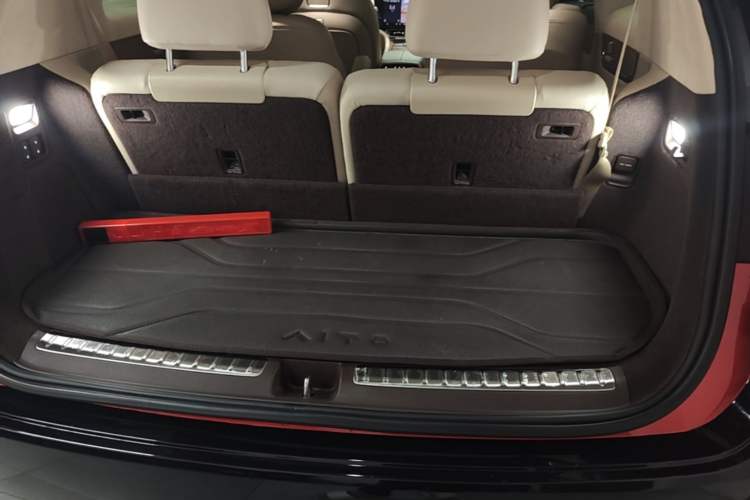 Used Hima AITO M9 2024 Range-Extended Ultra Version 52 kWh 6-Seater Model Trunk