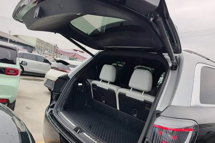 Used Hima AITO M9 2024 All-Electric Ultra Version 100 kWh 6-Seater Model Trunk