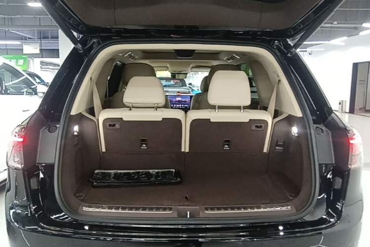 Used Hima AITO M9 2024 Range-Extended Ultra Version 42 kWh 6-Seater Model Trunk