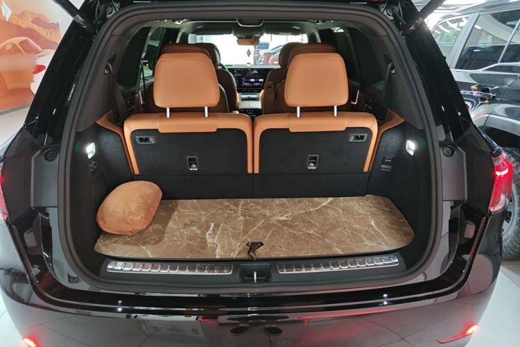 Used Hima AITO M9 2024 All-Electric Ultra Version 100 kWh 6-Seater Model Trunk