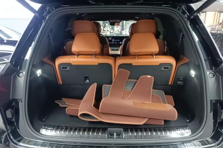 Used Hima AITO M9 2024 Range-Extended Max Edition 42 kWh 6-Seater Version Trunk